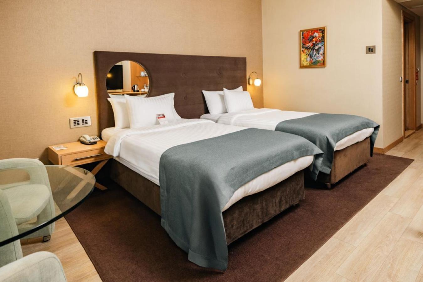 Otel Wow Airport 4*