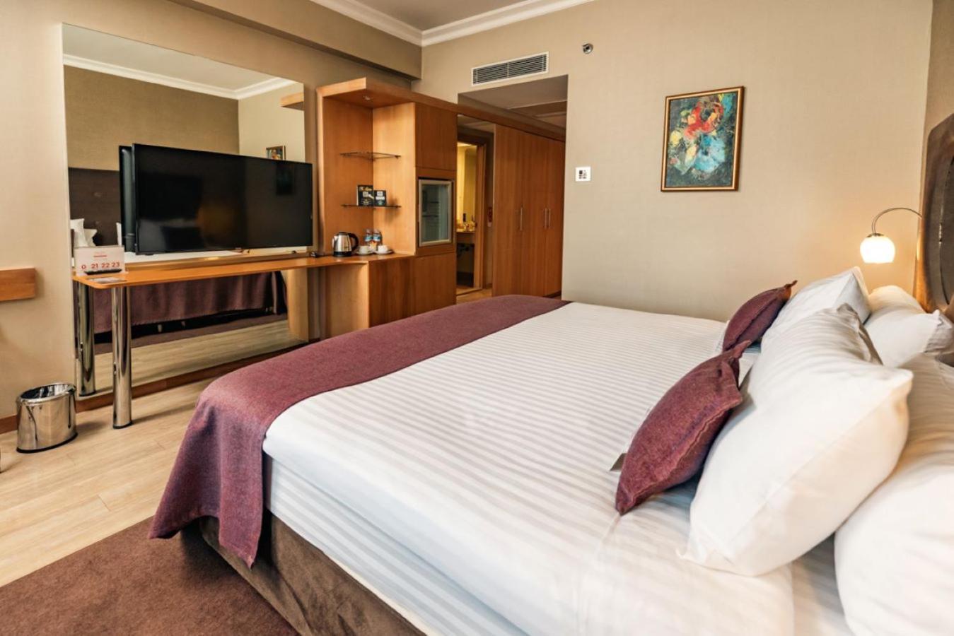 Wow Airport Otel 4*