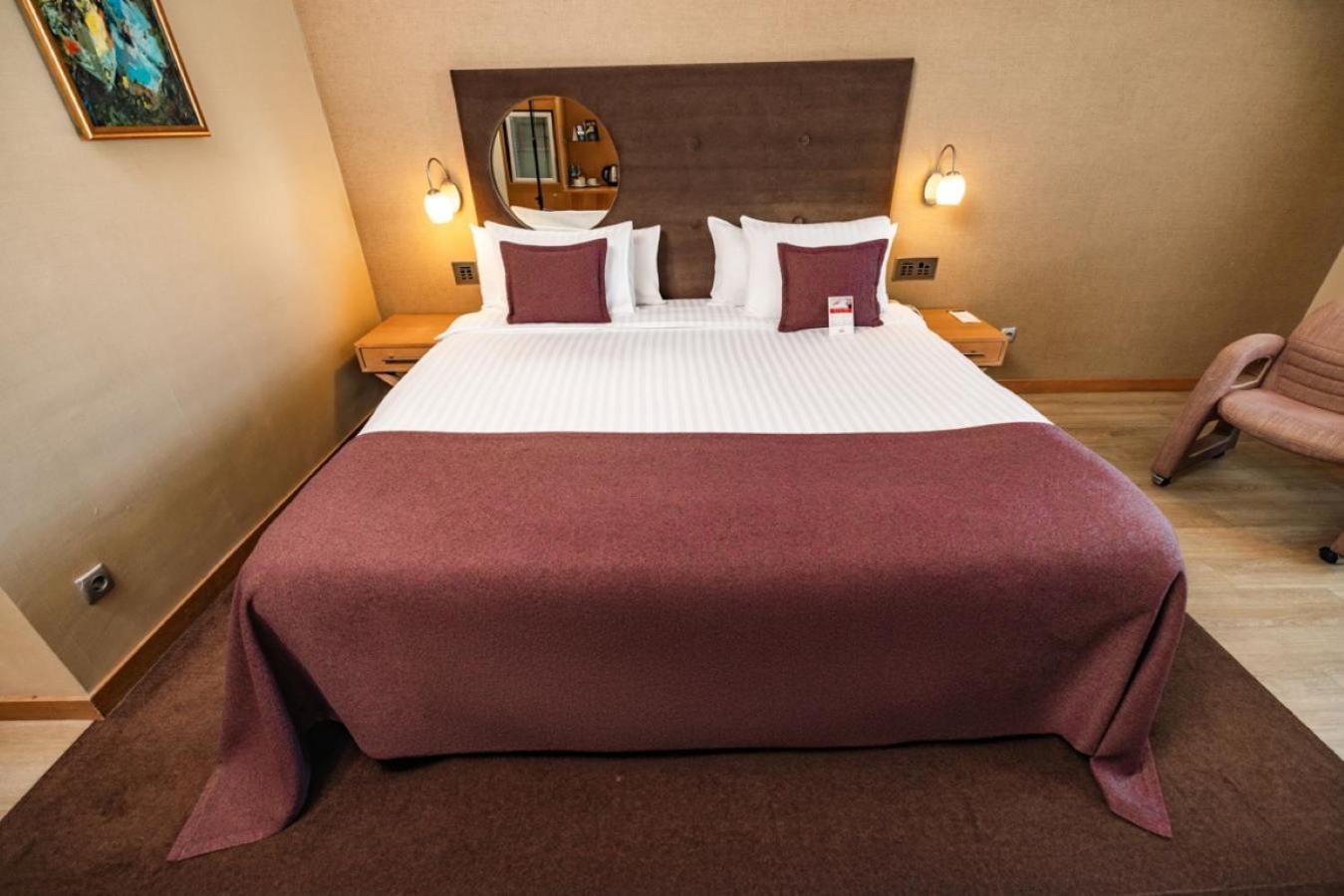Otel Wow Airport 4*
