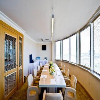 Otel Wow Airport 4*