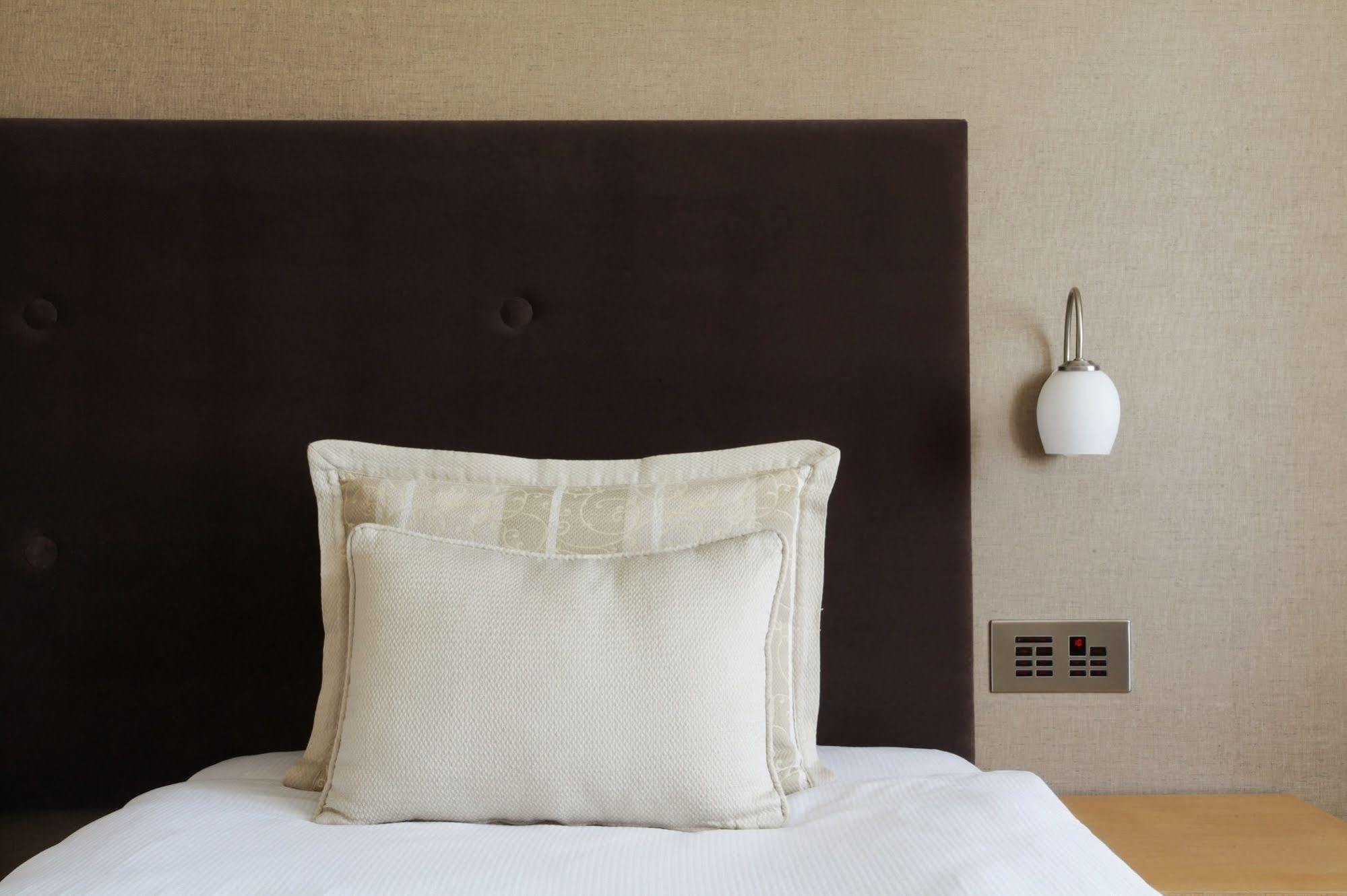 Otel Wow Airport 4*